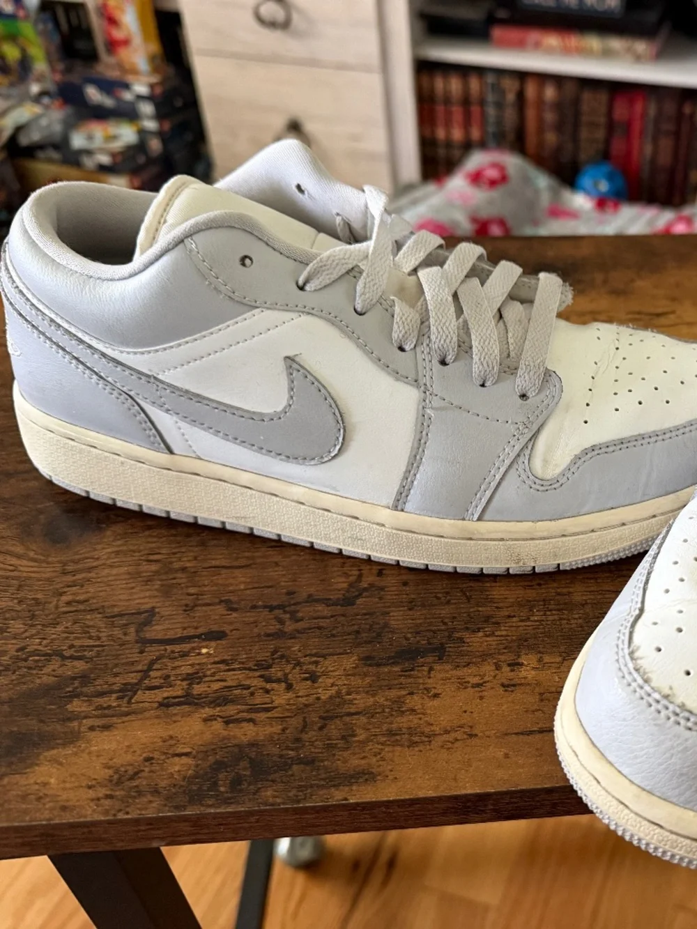 Nike -Gray/White